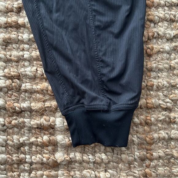 Lululemon dance studio relaxed-fit mid-rise cargo jogger in black size XL - Picture 5 of 13